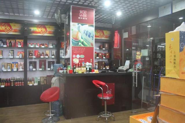 死而不僵的生意 小鎮煙酒店為何越開越多？背后的生存密碼大揭秘
